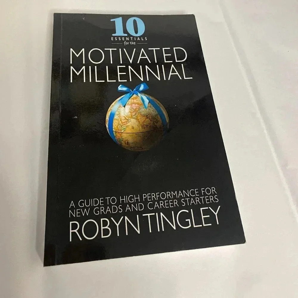 💚  Robyn Tingley - The Motivated Millennial Softcover book